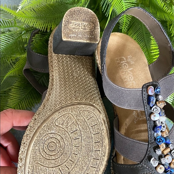 Ladies sandal - Picture 3 of 3